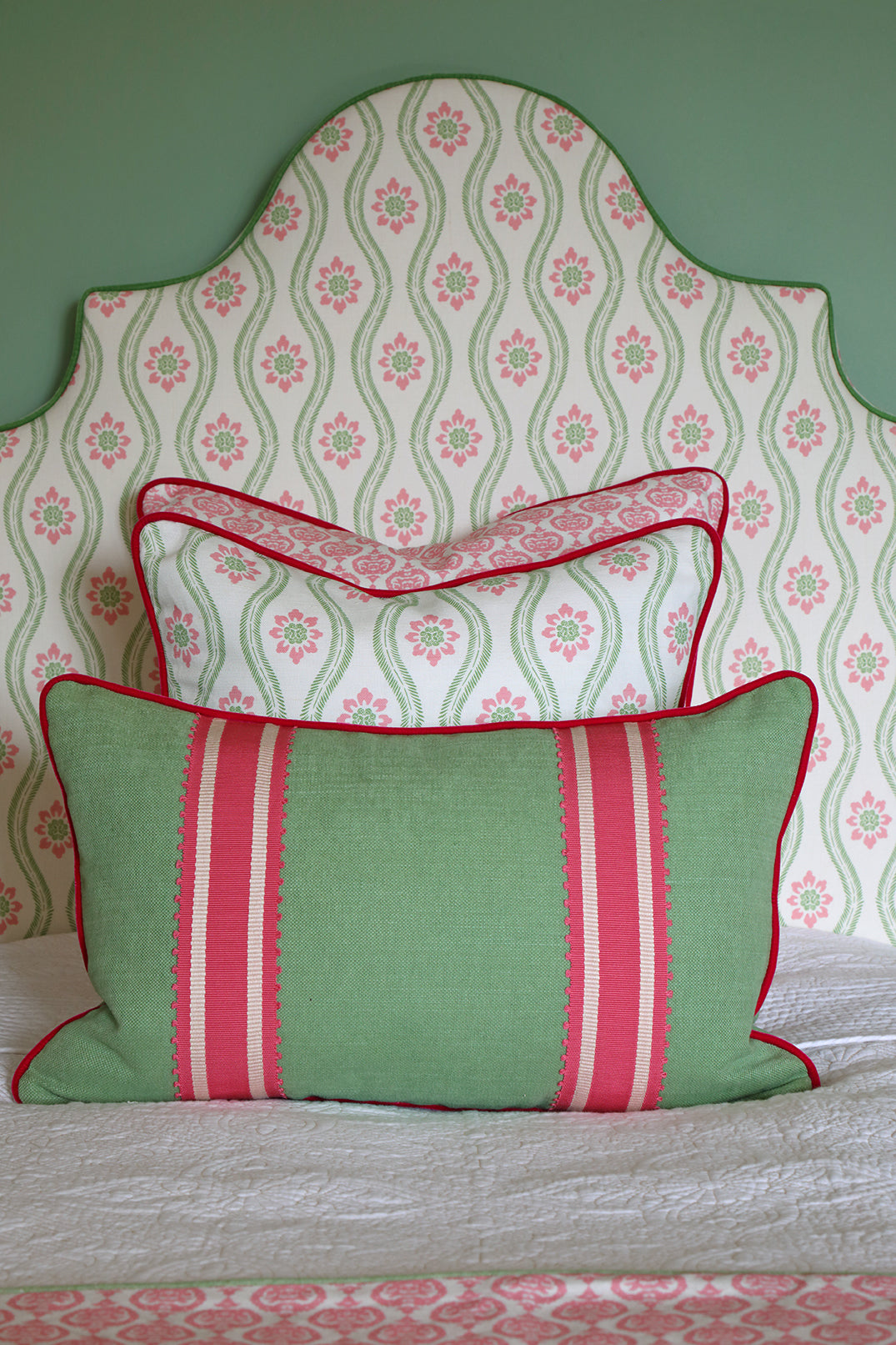 Phoebe pinky green