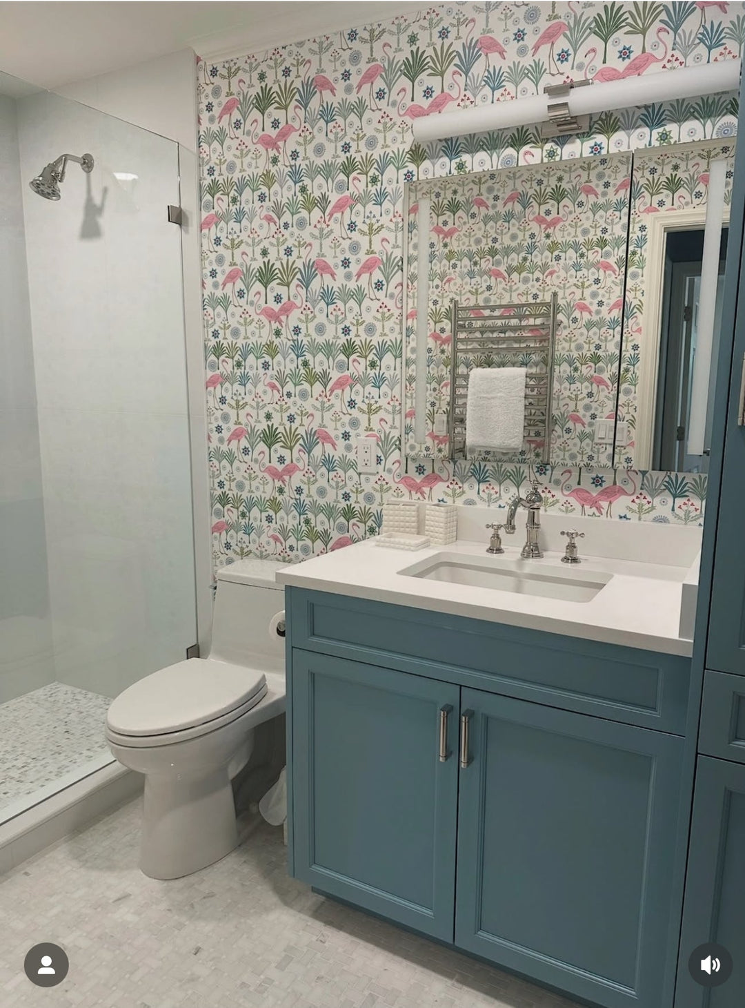 Flamingo wallpaper seen Sateside by @oodlesofwallpaper