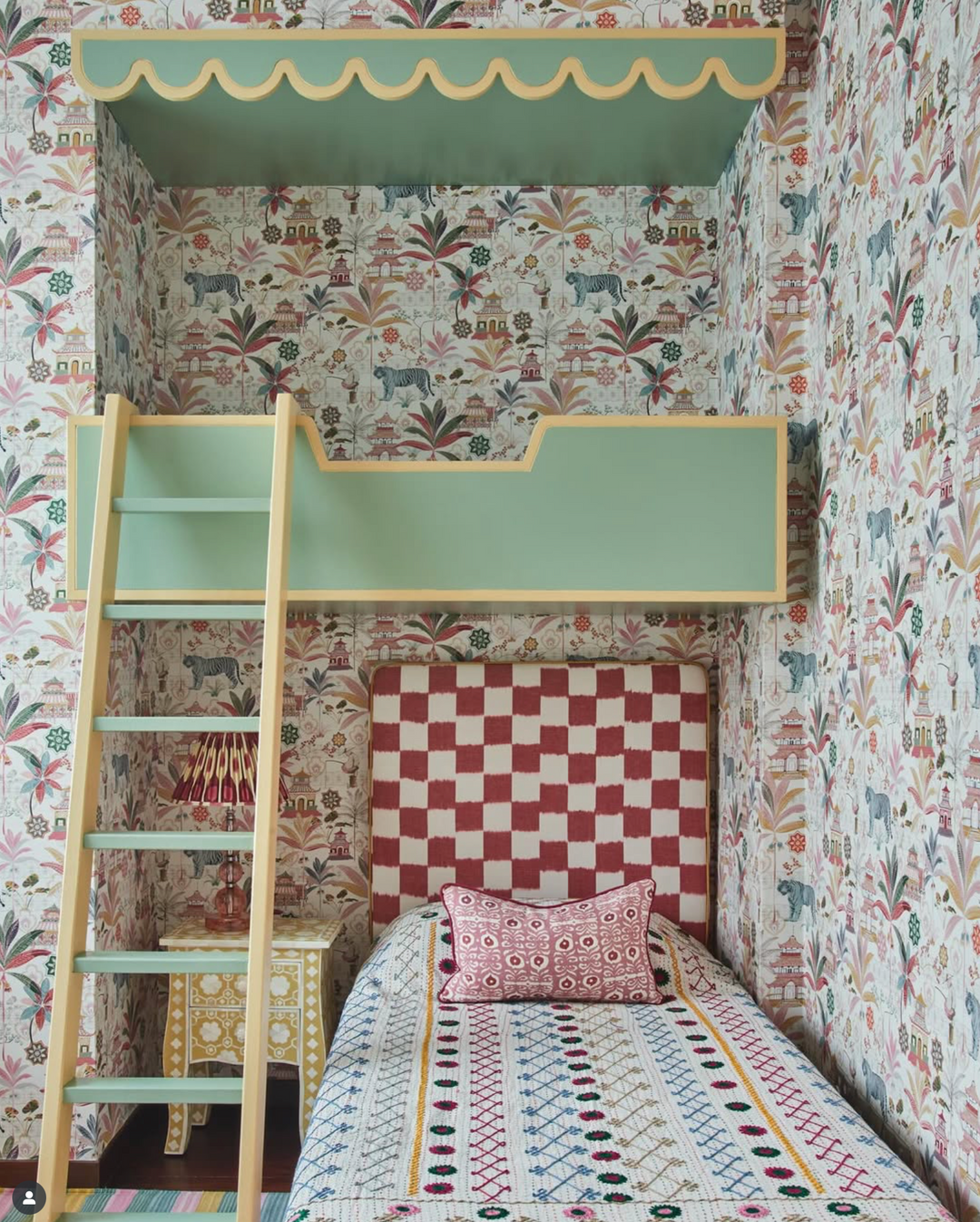 Tiger red wallpaper in Singapore