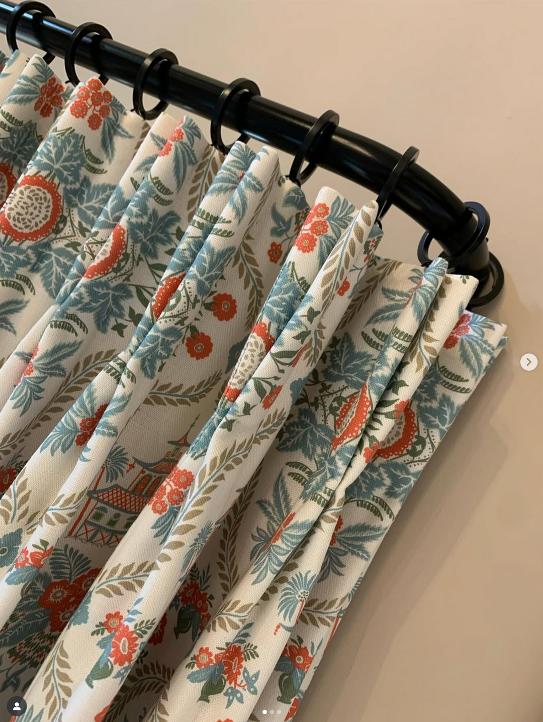 Alice red curtains by @stuartofwarwick