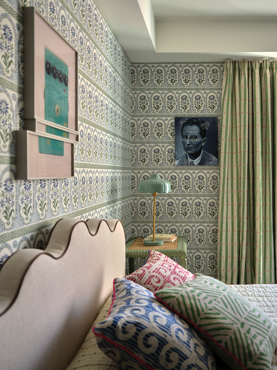India blue wallpaper and Zara green fabric in Berlin