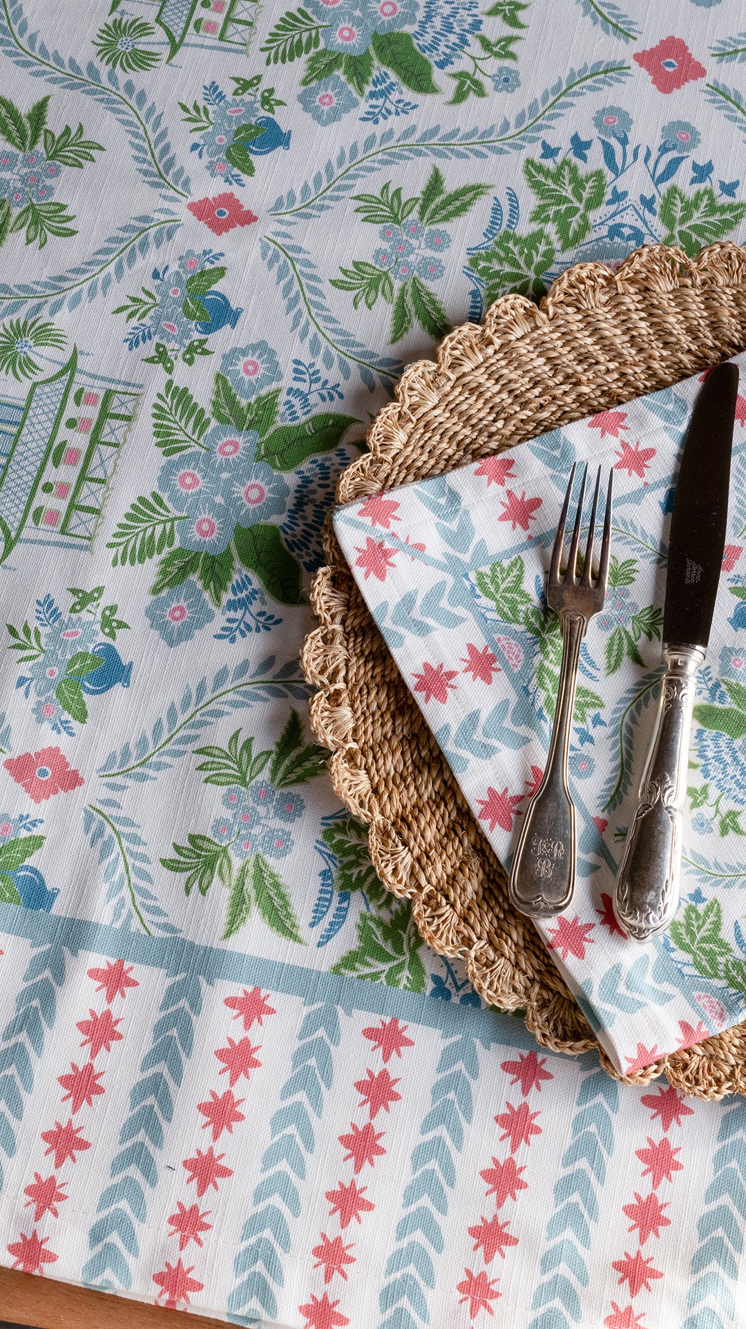 Alice tablecloth and napkins