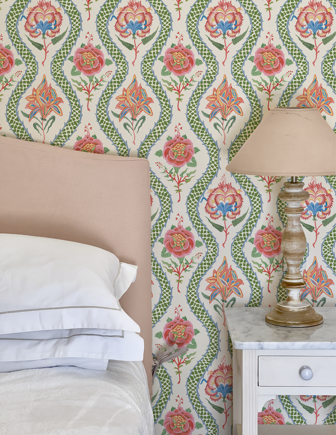 Chintzy green wallpaper