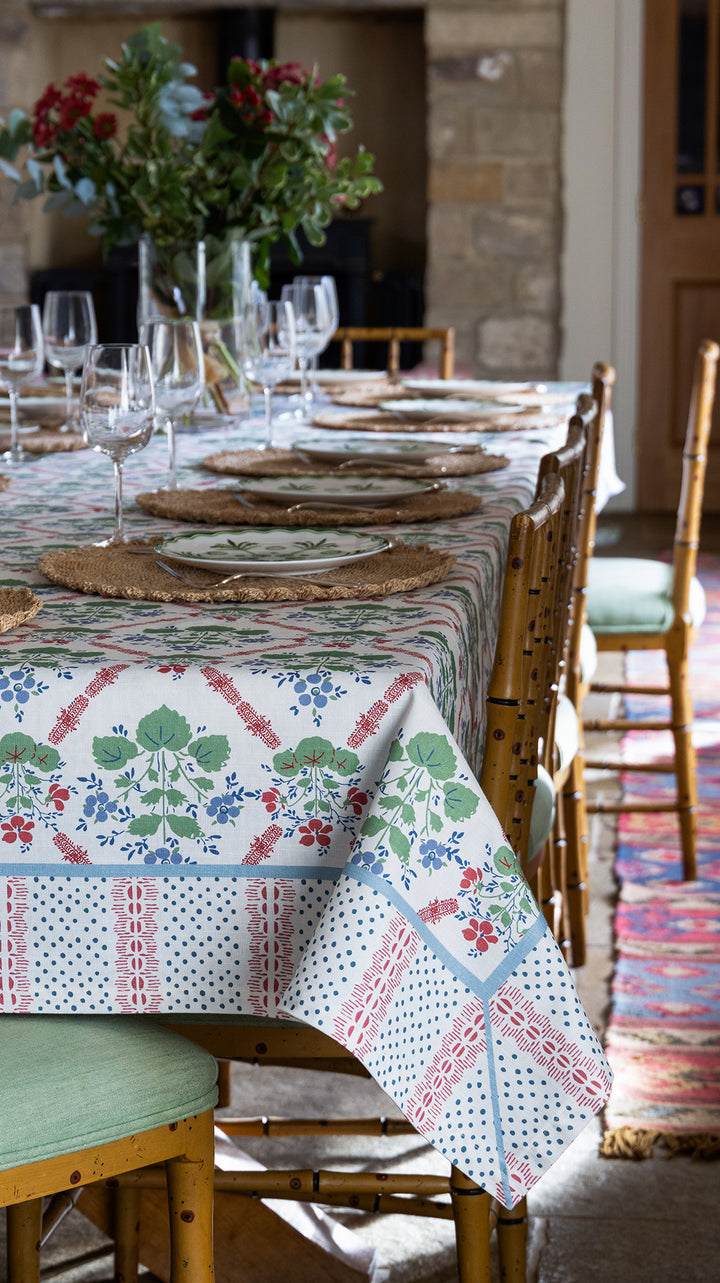 Elizabeth tablecloth and napkins