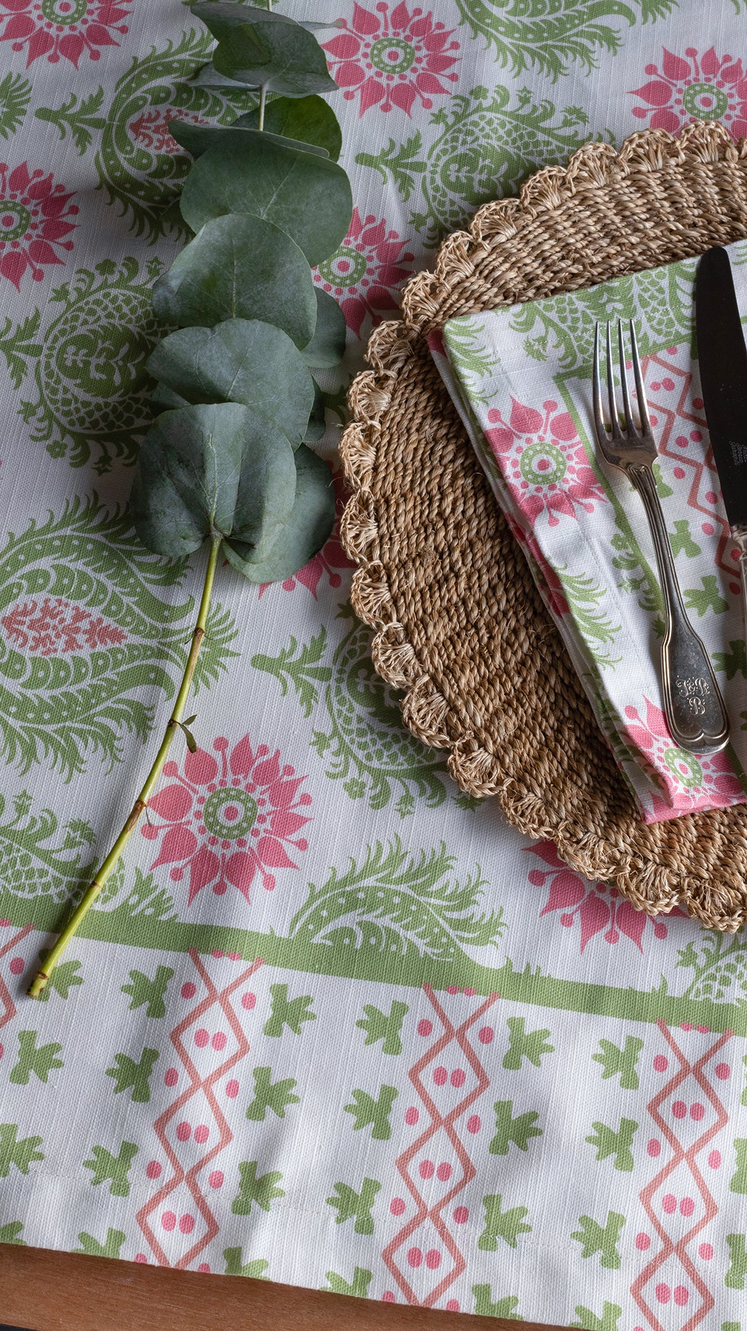 Sharanshar tablecloth and napkins