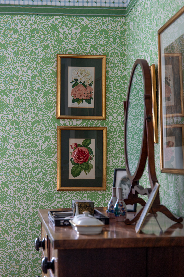 London Birds green wallpaper